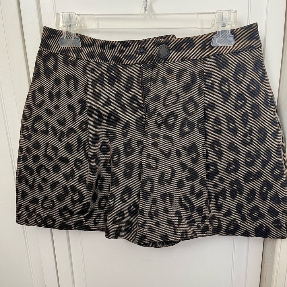 L'AGENCE Animal Print shorts